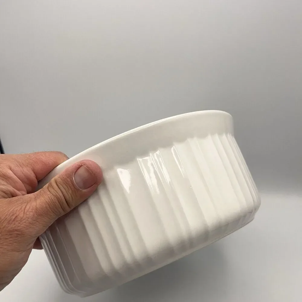 Corning Ware French White 2. 5 Quart Stoneware Round Casserole Baking Dish USA